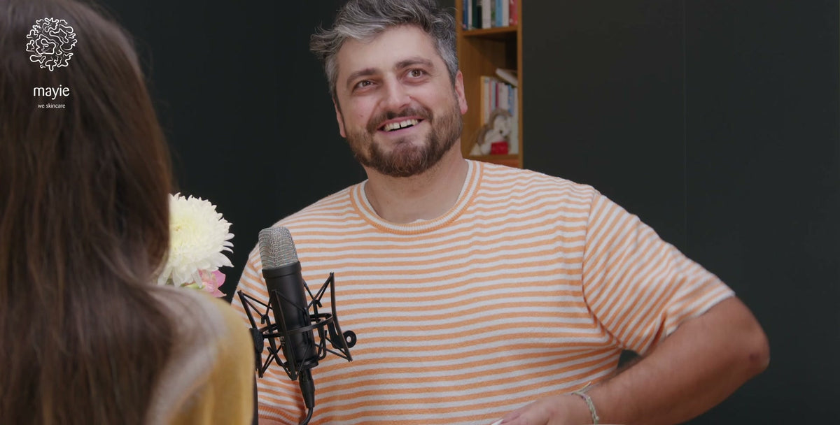 Tudor Panait, fondatorul și formulatorul Mayie, în primul episod Mayie Podcast, față în față cu Olga Török