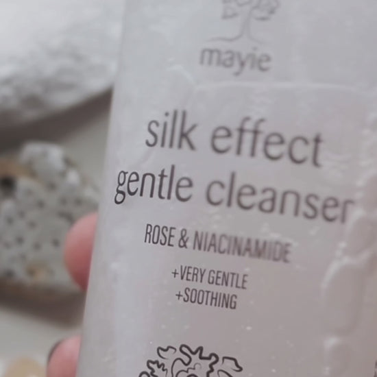 Mayie Silk Effect Gentle Cleanser cu Trandafir și Niacinamide